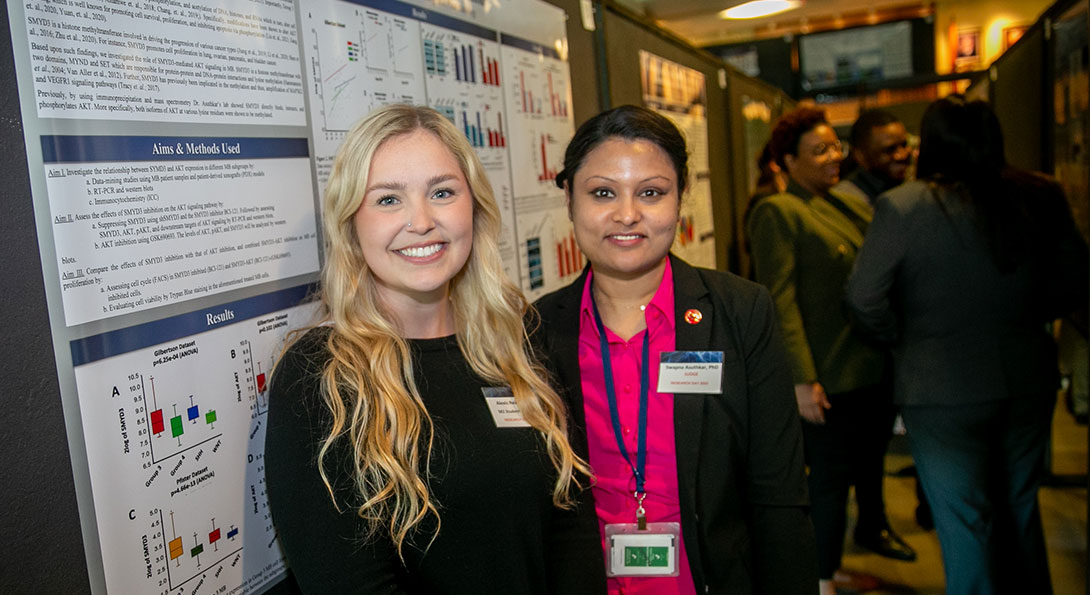 2 Medical Students Presenting at Research Day