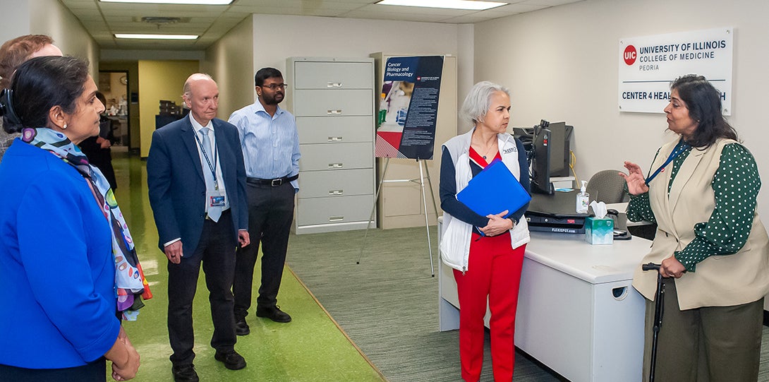 UIC Chancellor Miranda tours Center 4 Health Research