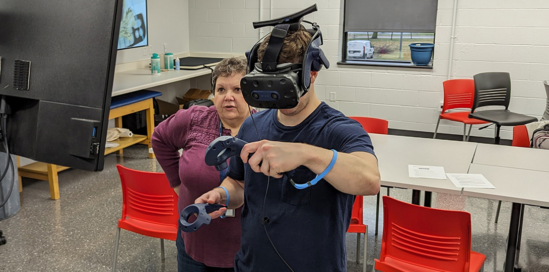 Medical student does virtual reality heart exercise